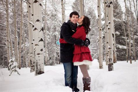 30 Ideas For An Outdoor Engagement Photo Shoot Winter Engagement