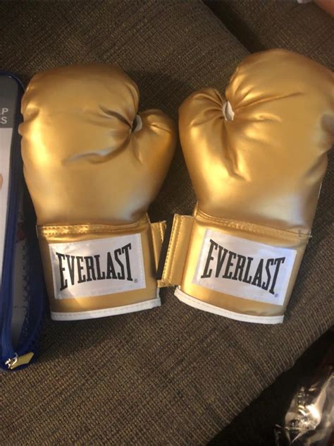 Never Used Golden Glove Everlast Boxing Gloves For Sale In Rancho Santa