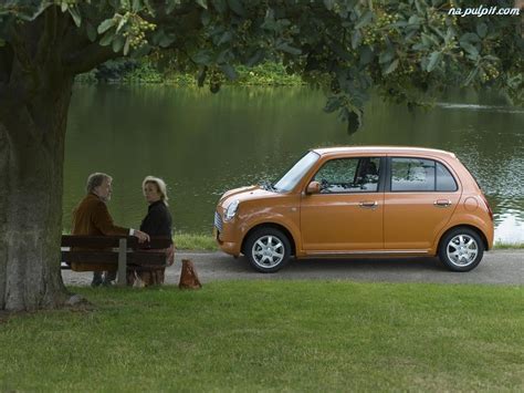 Park Pomarańczowe Daihatsu Trevis Na Pulpit