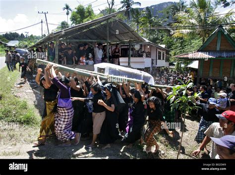 Indonesia Sulawesi Tana Toraja Traditional Funeral The Body Is