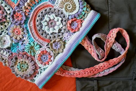 This large flowery branch is a popular choice in bouquets and arrangements, its lush and eye catching shape makes it excellent for decoration. Floral Crochet Bag Free Pattern | Free Crochet Patterns