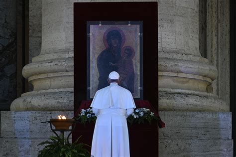 Adom Pope Urges Catholics To Pray The Rosary