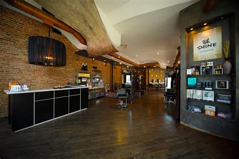Natural hair bar —5 star. Hair salons in Chicago for hair cuts, color and blowouts