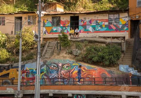 Street Art For Good Comuna 13 Graffiti Tour In Medellin Grownup Travels
