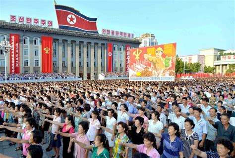 North Korea Holds Massive Military Parade Ahead Of 2018 Winter Olympics Huffpost Uk World News