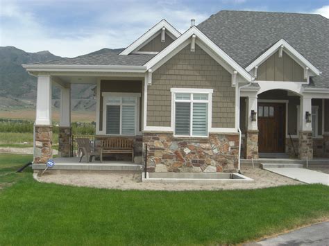 The best ranch style farmhouse home plans. Stucco Tech: Shannon & Julie Lawson