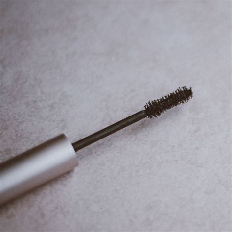 The Pros And Cons Of Waterproof And Clear Mascara