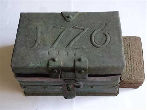 Researchers Find Worlds Oldest Time Capsule From 1726 In Bulb Of