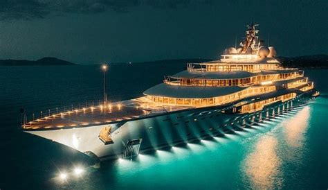 Jeff bezos buys the world's largest charter superyacht? Jeff Bezos Yacht / Yacht News Infos Von Business Insider ...