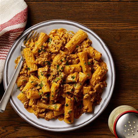 This recipe for rigatoni bolognese is scrumptious comfort food. Six Cheese Bolognese with Rigatoni Recipe | RAGÚ