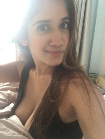 Unknown Desi Girl Leaked Semi Nudes Pics Xhamster