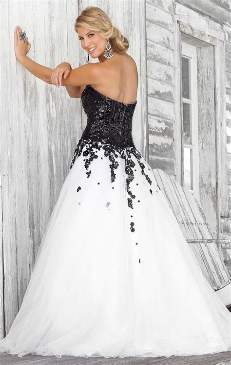 Black And White Wedding Gown With Sweetheart Neckline Free Shipping