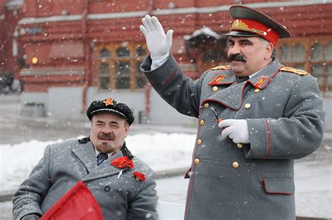 In Moscow Lenin And Stalin Look Alikes Jostle For Tourists Cash Wsj
