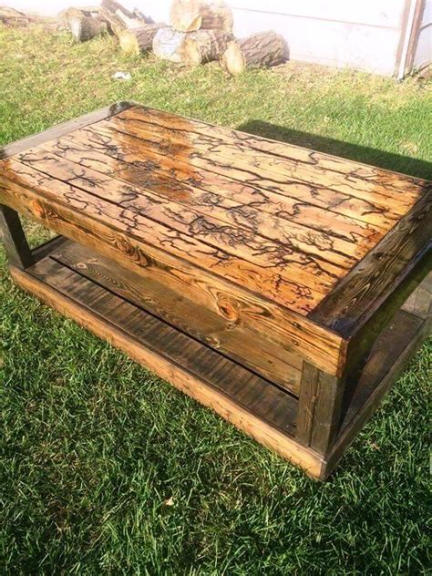 So, let's get started on our pallet coffee table….the hardest part about this project is tearing apart your pallet boards. Upcycled Pallet Coffee Table for Outdoor - Easy Pallet Ideas