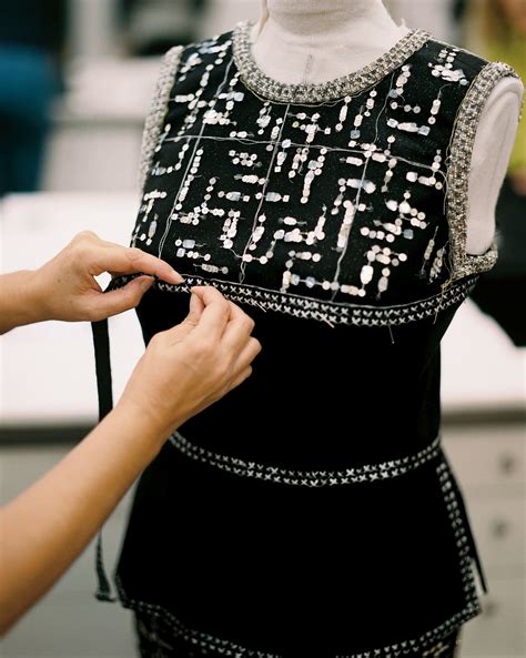 It Took 800 Hours To Make This Chanel Dress The New York Times