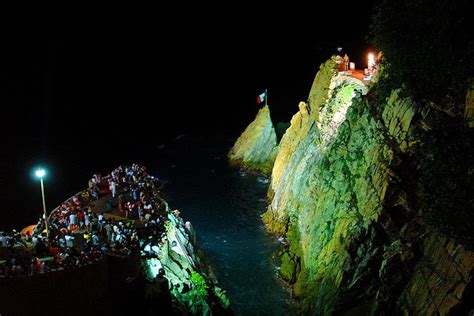 May 09, 2011 · cuenta una de las tantas historias del mayab, que durante cierta fiesta de las llamadas vaquerías, don juan pío pérez, cronista local, se acercó al famoso aventurero jhonn loyd stephens y le mostró una serie de escritos mayas inéditos, entre los escritos que recuperará este hombre peculiar estaba el llamado códice peresiano, hoy conocido como… CELEBRAN 79 AÑOS DE LOS CLAVADISTAS DE LA QUEBRADA EN ACAPULCO