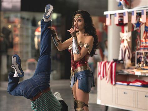 Wonder Woman 1984 Is A Fun Overstuffed Throwback That Cant Reach The