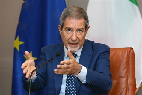 L'ordinanza è stata firmata da musumeci nella serata di ieri, diverrà efficace da mercoledì 30 settembre, e resterà in vigore fino. MIGRANTI, TAR SICILIA SOSPENDE L'ORDINANZA DI MUSUMECI ...