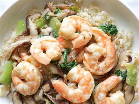 In under two minutes, a professional cooking instructor walks you through the process of making a sauce for stir fry. 14 Weeknight Stir-Fry Recipes Under 500 Calories | Shrimp stir fry, Garlicky shrimp, Seafood recipes