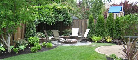 All it takes to dress up an outdoor table is a simple tablecloth, and viola! Simple Landscaping Ideas For A Small Space | Small yard ...