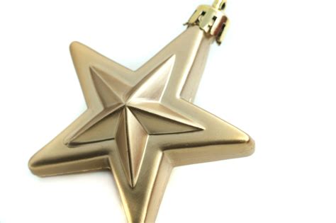 Red tinted glass christmas bauble with christmas tree and star prints, set of 6 (h8 x w8 x d8cm). Photo of Single gold star | Free christmas images