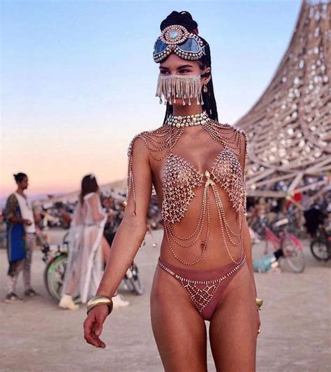 Best Outfits Of Burning Man 2019 With Images Burning Man Girls