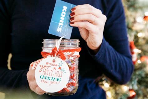 Six in ten consumers have gift cards on their christmas shopping list, according to for many people, gift cards take the agony out of finding that perfect present. Holly Jolly Gift Card Holder - C.R.A.F.T.