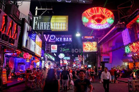 Muhteşem homestay melati kota batu, 20 dakikalık bir yürüme uzaklığındaki the bagong adventure museum tubuh'a hızlı erişim sağlamaktadır. Dans quel quartier loger à Pattaya