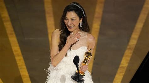2023 oscars michelle yeoh makes history with best actress win at 95th academy awards abc7 san