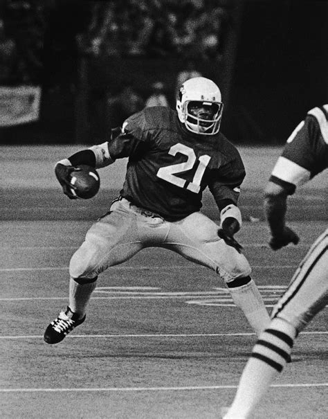 House of fame | αυτός είναι ο μεγάλος νικητής του show. Terry Metcalf - Missouri Sports Hall of Fame
