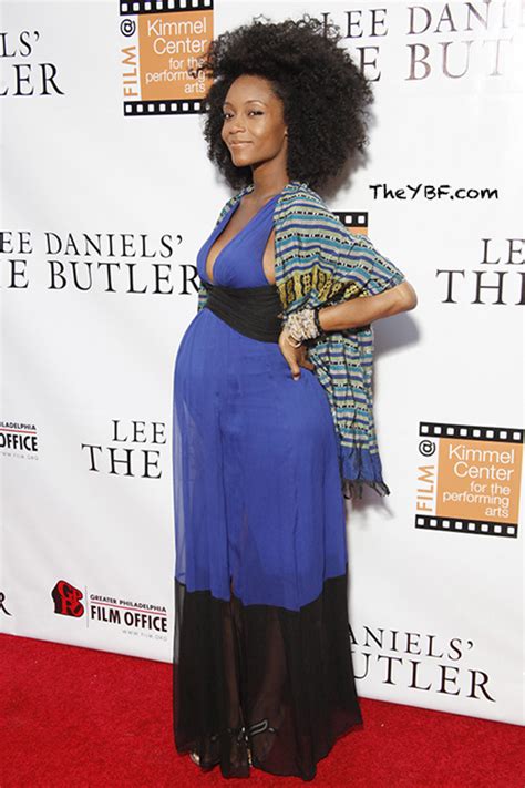 Yaya Dacosta Showss Off Her Baby Bump And Curly Fro The Style News