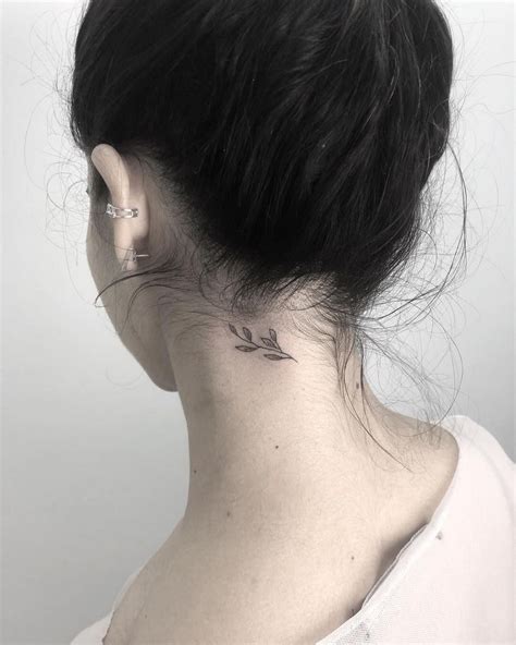 Tiny Neck Tattoos For Women 5 Hals Tattoos Nacken Tätowieren Kleine