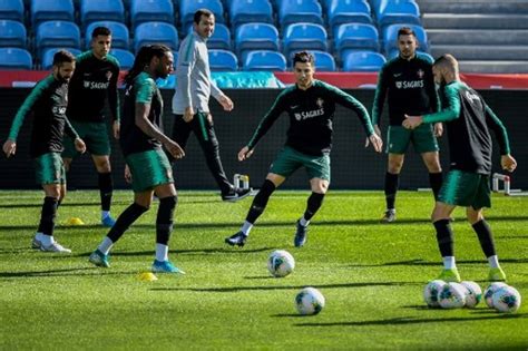 比賽第15分鐘葡萄牙展開快速反擊，若塔（diogo jota）傳中c羅面對空門輕鬆取得進球。 不過接下來葡萄牙卻敗在自己腳下，德國來自左側邊路葛森斯（robin gosens）與右側邊路基米奇（joshua kimmich）的傳中球，分別讓狄亞斯（ruben dias ）和葛瑞羅. 山度士：C朗fit爆披甲 - Now Sports