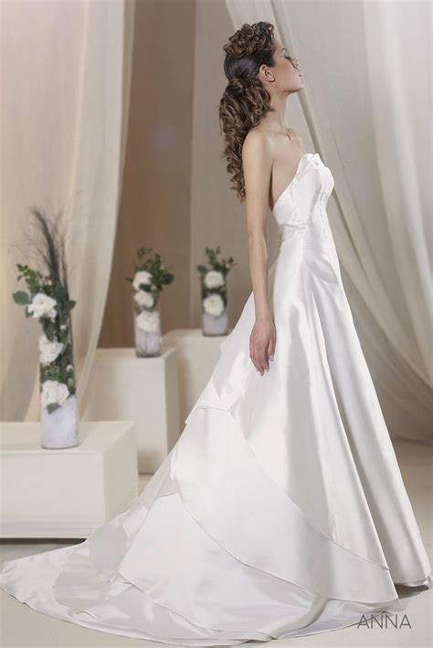 La storica firma dell'atelier di abiti da sposa gerardina spose, famosa a livello internazionale per il suo contributo creativo alla notorietà dell'alta moda sposa made in italy, sta presentando la. Abiti Da Sposa Anni 60/70 / Abito da sposa corto anni 50 : Il capo proviene da un intero fondo ...