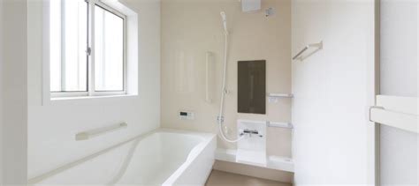 Baignoire d'angle en stock, à petits prix. Prix d'une grande baignoire