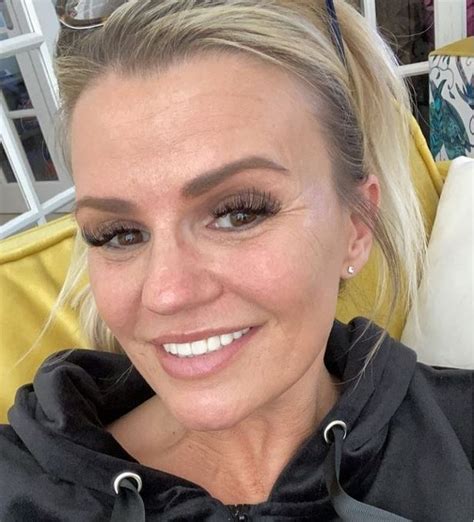 Kerry Katona Announces Shes Having A Breast Reduction After Being In
