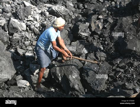 Workers Working In Coal Mine In Jharkhand India Stock Photo Alamy