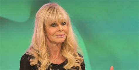 Britt Ekland Allvarligt Sjuk Stoppa Pressarna