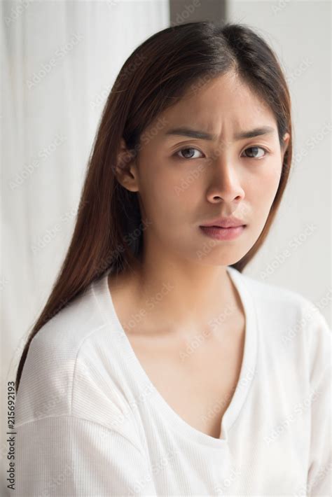 Foto De Unhappy Angry Upset Asian Woman Portrait With Frustrated Bored Disgusted Face