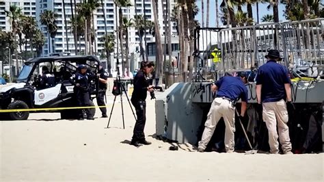 Los Angeles Police Officers Search For Body At Venice Beach YouTube