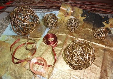Pada bulan desember perayaan natal sudah dimulai di berbagai gereja dimul. Klasik dari genre atau mainan pohon Natal yang sederhana namun menawan