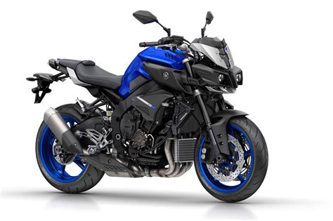 We're up at early o'clock because the roads are empty and we can have some fun before work. Yamaha MT-10 | Novedades | Motociclismo.es