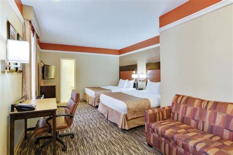 La quinta inn in brooklyn is located just 5 blocks from a subway station with easy access to brooklyn sites as well as manhattan. La Quinta Inn & Suites Manhattan | Hôtel 3 étoiles New York