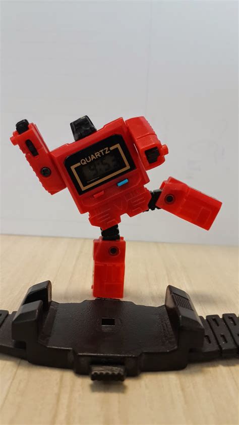 Apa saja penyebab tangan kebas sebelah kiri? baranghobi: Jam Tangan Robot Tahun 1980an