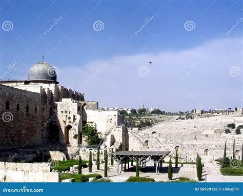 De Moskee Van Jeruzalem Al Aqsa En Onderstel Van Olijven Stock Foto Image Of Jeruzalem