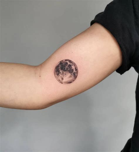 35 Impressive Moon Tattoo Creative Designs