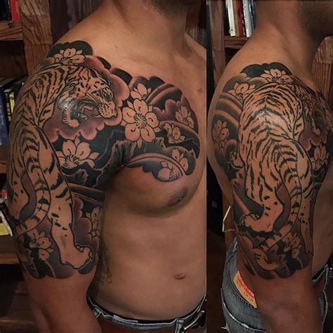 Black and grey japanese tiger tattoo on man full back. Tiger half sleeve Japanese tattoo. Tattoo Culture, Brooklyn