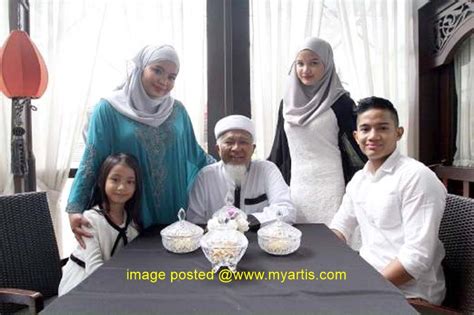 Azmil mustapha was an actor, known for ali setan (1985), mekanik (1983) and fifty/fifty (1992). MYARTIS.COM | MYARTIS | MY | ARTIS: CEBURI BIDANG SENI ...
