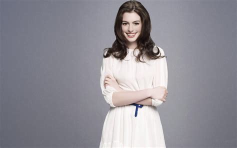 Anne Hathaway White Dress Smile Face Wallpaper Movies And Tv