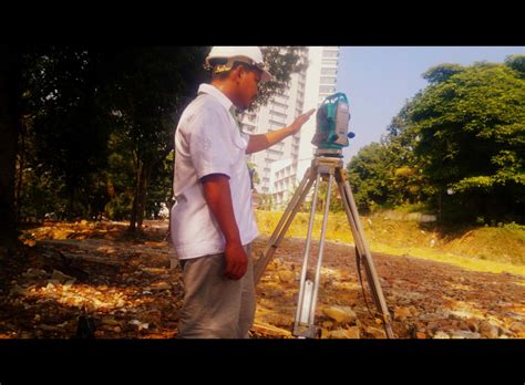 Menurut pria berusia 62 tahun itu, dirinya hanya mantan juru ukur tanah bpn, pensiunan biasa. Juru Ukur Tanah,Land Surveyor: Ukur tanah lawan Ukur jalan ...